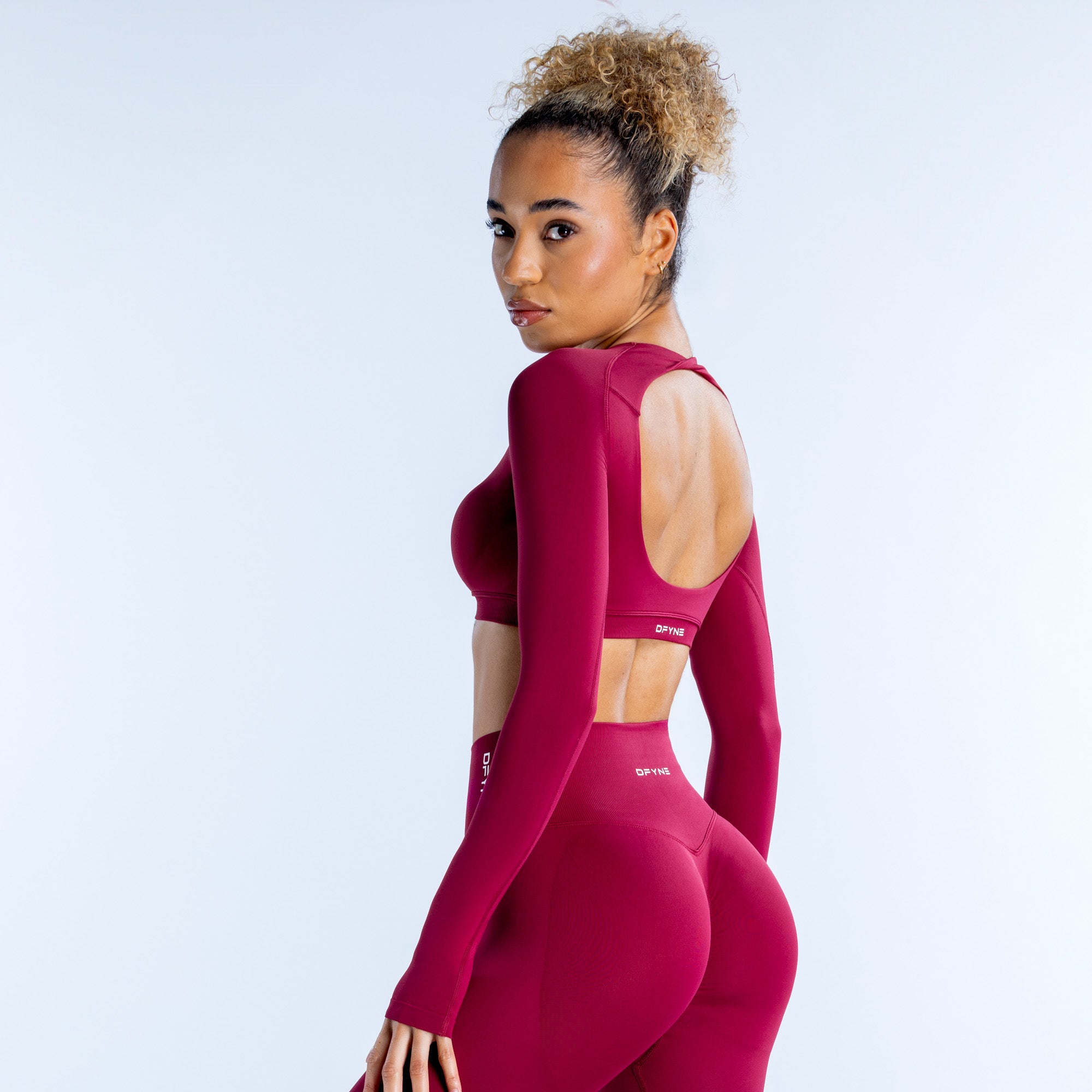 DFYNE Dynamic Long Sleeve Crop Top Dam Fuchsia | 4392518-AO