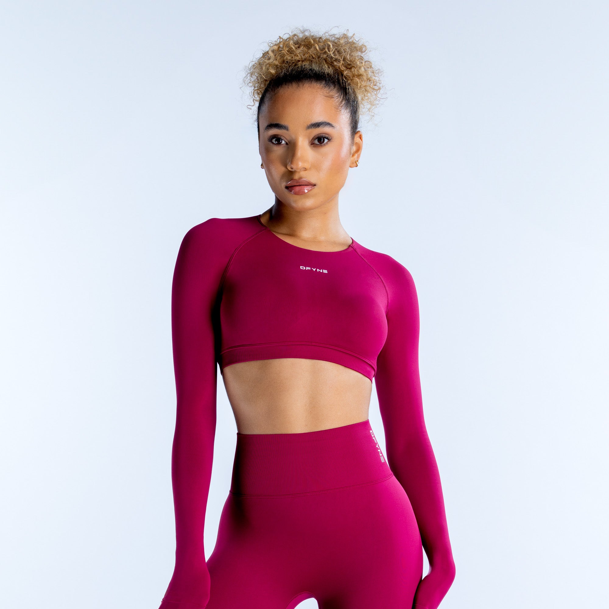 DFYNE Dynamic Long Sleeve Crop Top Dam Fuchsia | 4392518-AO