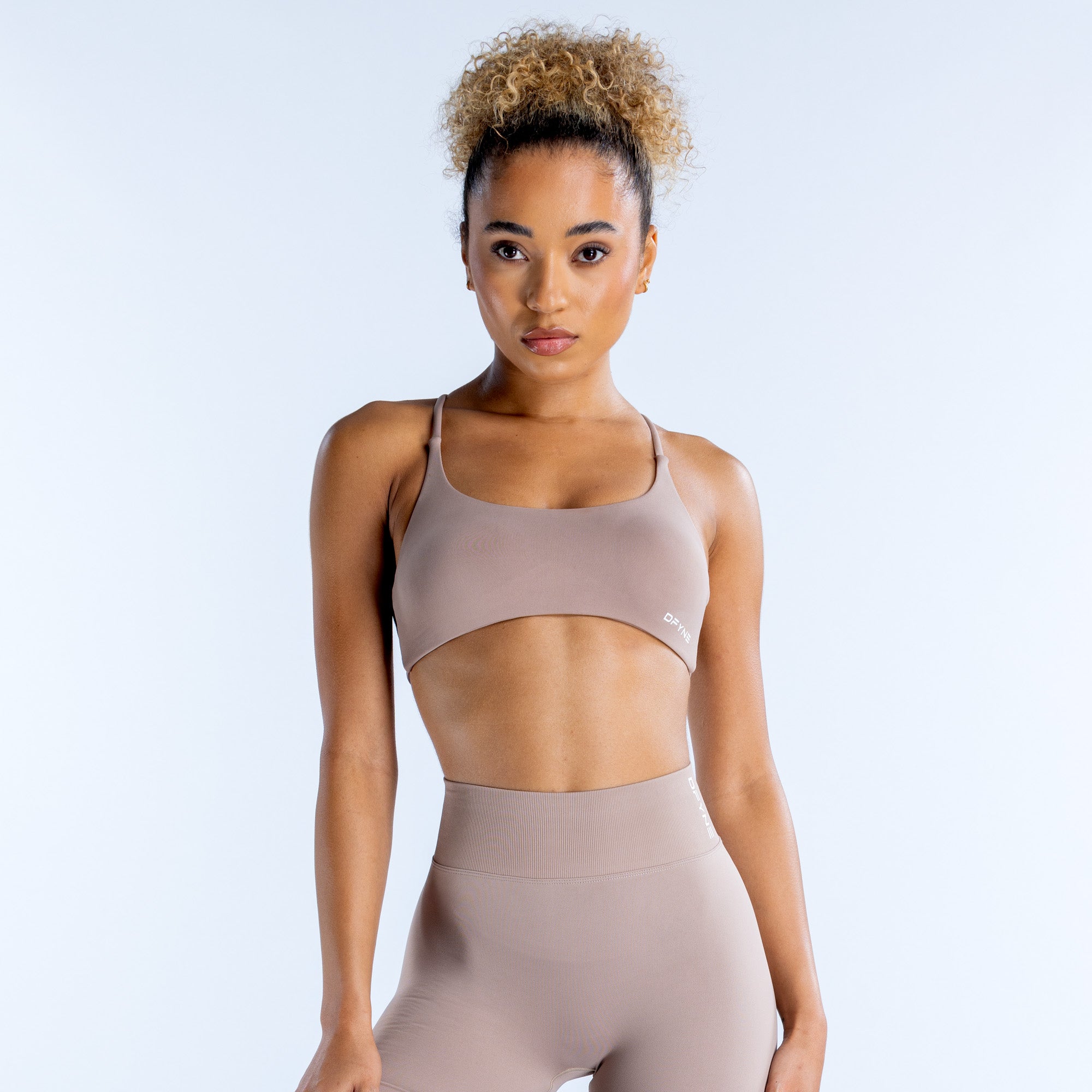 DFYNE Dynamic Twist Back Sport BH Dam Beige | 4109873-FM